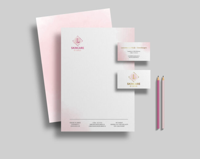 Creatieve ontwerpen voor skincare branding mockup.