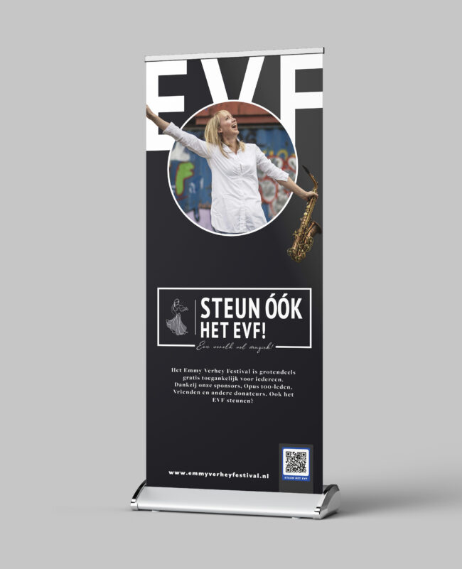 Creatieve ontwerpen voor roll-up banners in mockup.